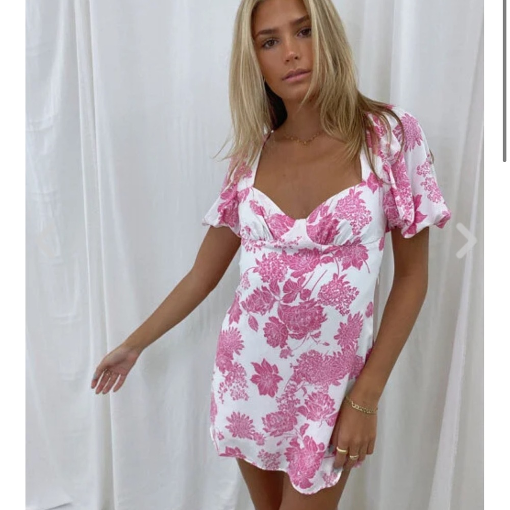 ISO pink and white floral isabelles cabinet dress